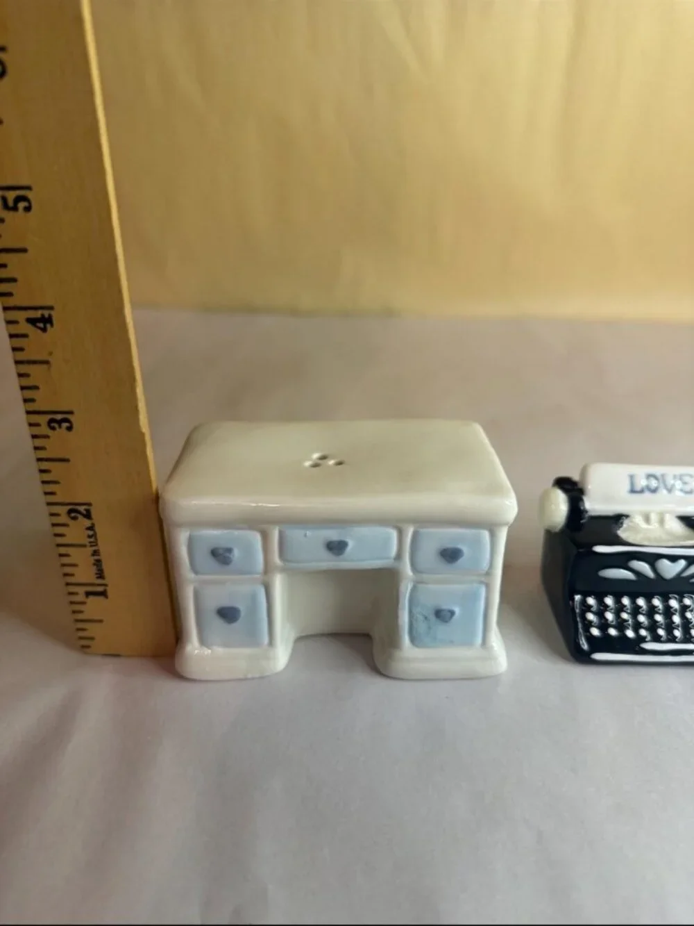 Ceramic Kitschy Vintage Style Desk and Typewriter Salt and Pepper Shakers Set